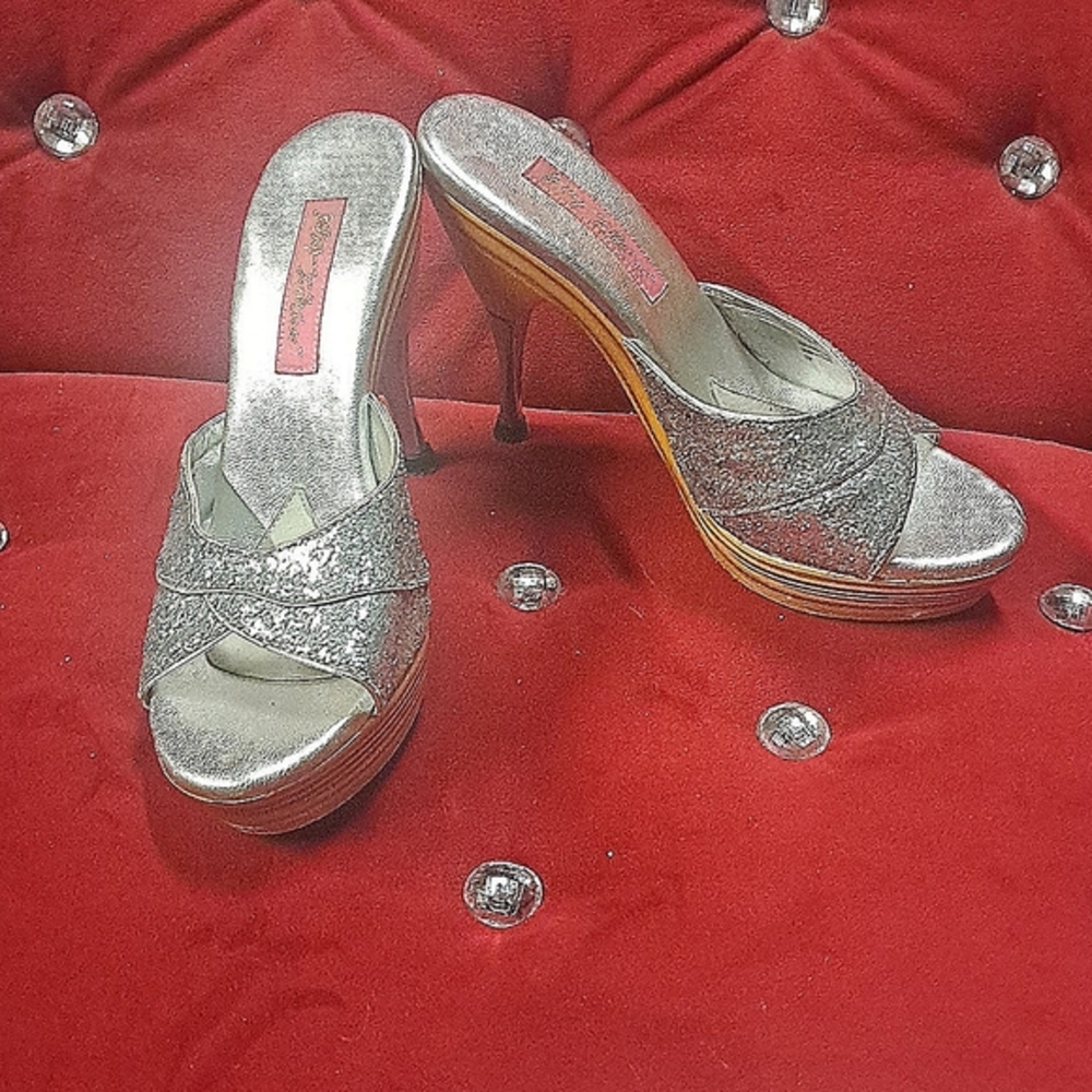 Vintage NEW Betsey Johnson Polly Sparkly Silver Glitter  Size 6